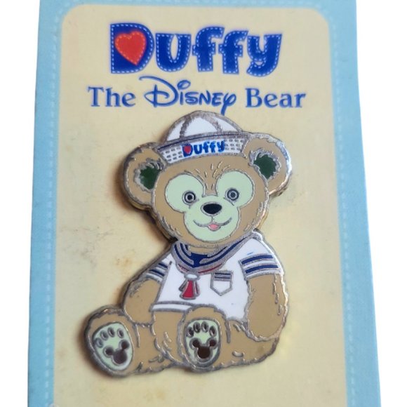 Disney Collector Trading Pin Duffy The Bear - 2011 - Picture 1 of 3